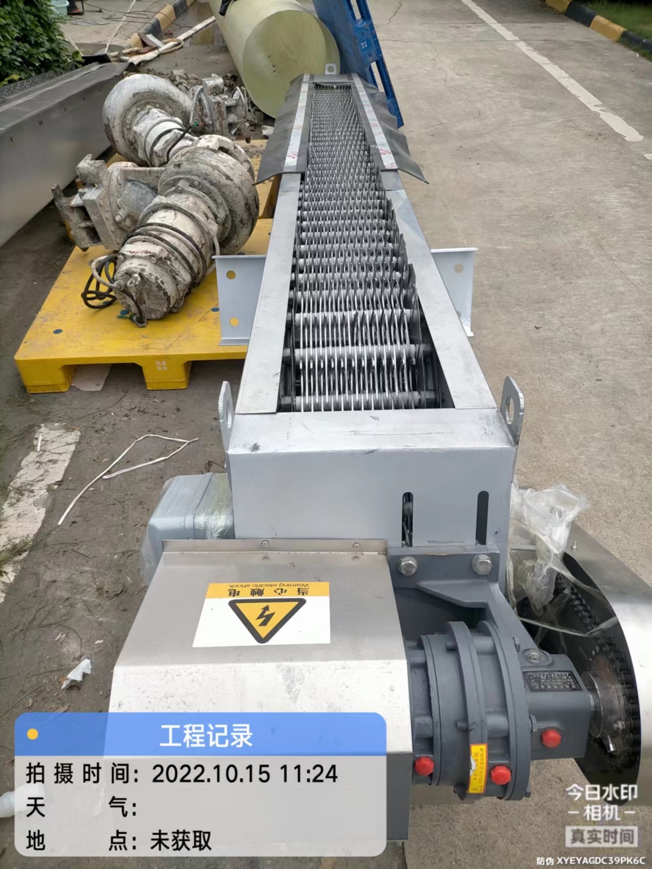 阶梯式格栅除污机安装示意图