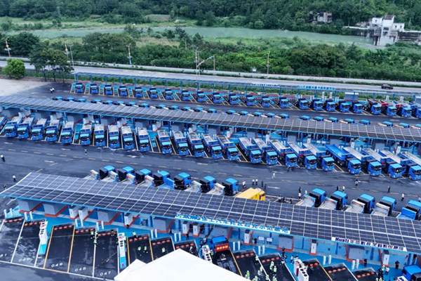 “兆瓦超充重卡車型將超百款”入選2026年中國(guó)汽車十大技術(shù)趨勢(shì)