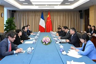 生态环境部部长黄润秋会见法国生态转型、生物多样性和气候与自然事务国际谈判部部长莫妮卡·巴布