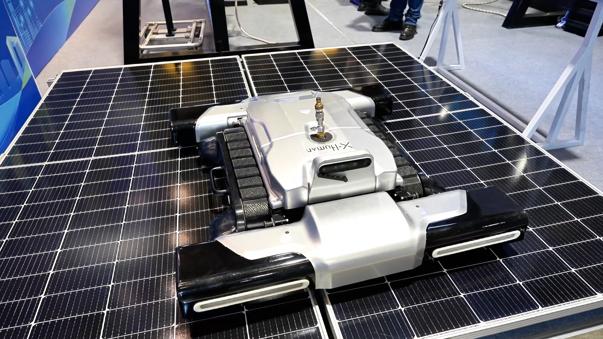 高空幕墙清洗、光伏板清洁——凌度智能机器人替代人工作业！