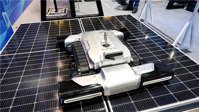 高空幕墙清洗、光伏板清洁——凌度智能机器人替代人工作业！