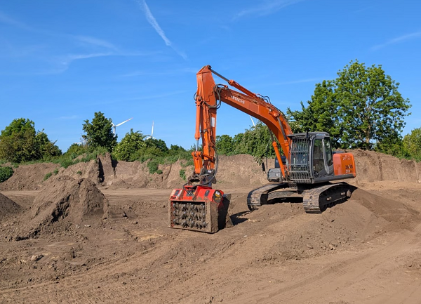 黏重土处理不用愁！德国工地的 ALLU筛分斗应用经验